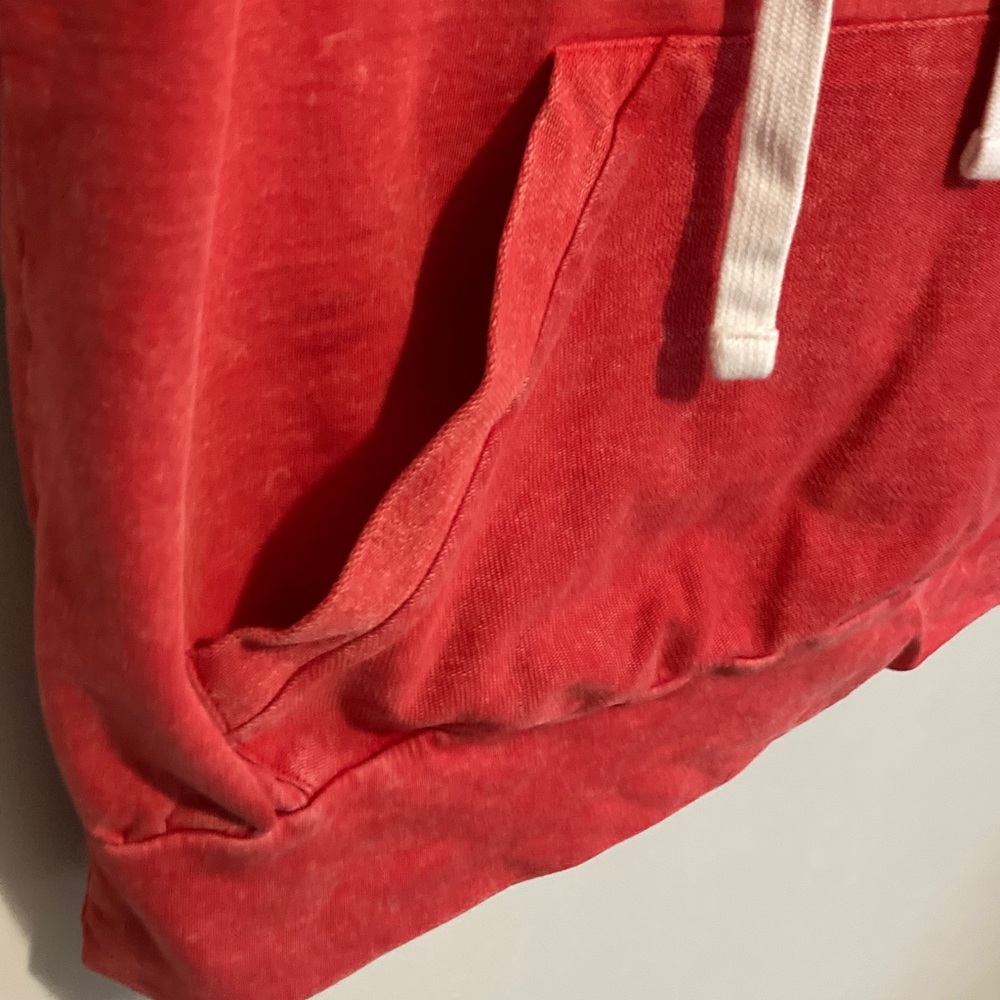 Evereve Tricia Short Sleeve Hoodie Sweatshirt in red wash, Size Small - Picture 4 of 7